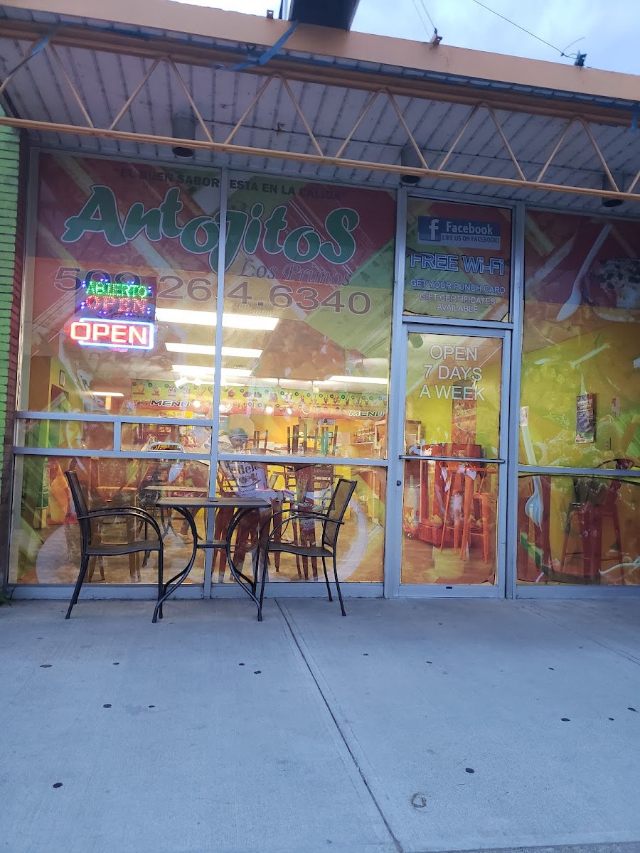 Antojitos Los Primos